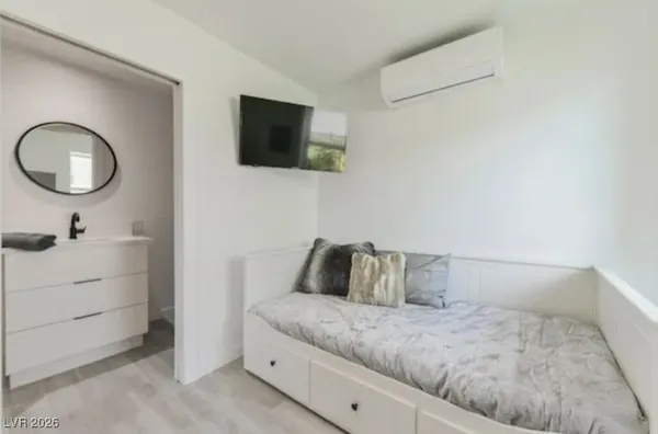 $1,000 | 715 South 3rd Street, Unit 9, Las Vegas, NV 89101