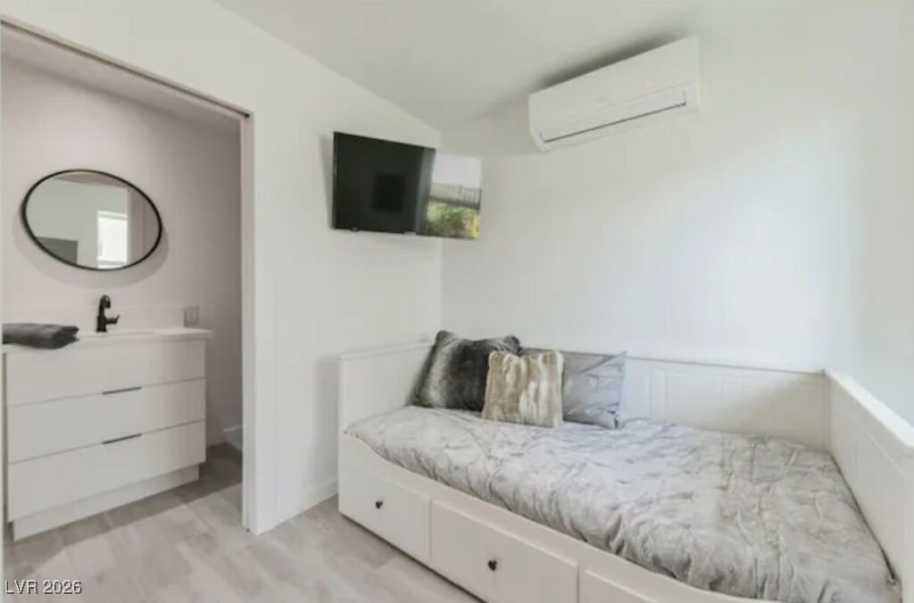 715 South 3rd Street, Unit 9 Las Vegas, NV 89101 - Photo 2 of 13