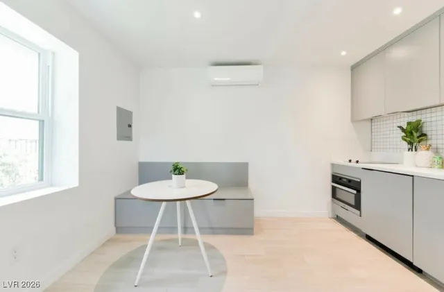 $1,000 | 715 South 3rd Street, Unit 9, Las Vegas, NV 89101