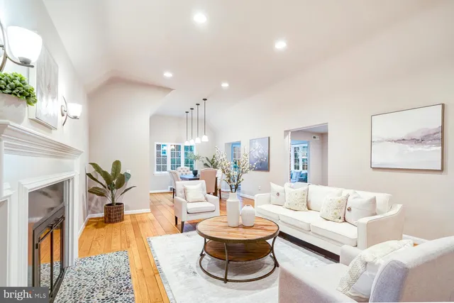 $1,769,000 | 4827 27th Place North, Arlington, VA 22207