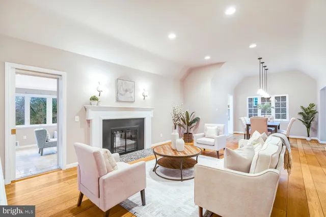 $1,769,000 | 4827 27th Place North, Arlington, VA 22207