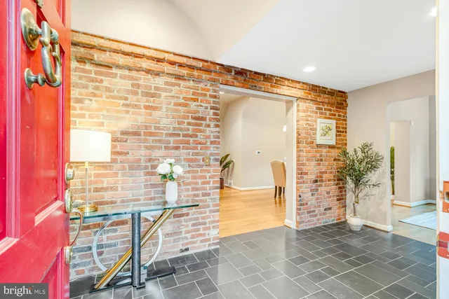 $1,769,000 | 4827 27th Place North, Arlington, VA 22207