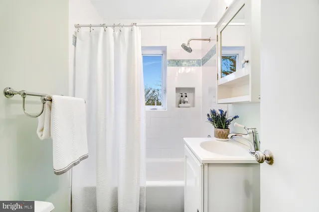 $1,769,000 | 4827 27th Place North, Arlington, VA 22207