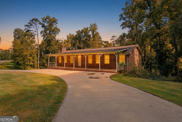 $375,000 | 1042 Lakeland Drive, Toccoa, GA 30577
