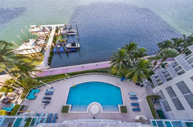 a picture of a lake view