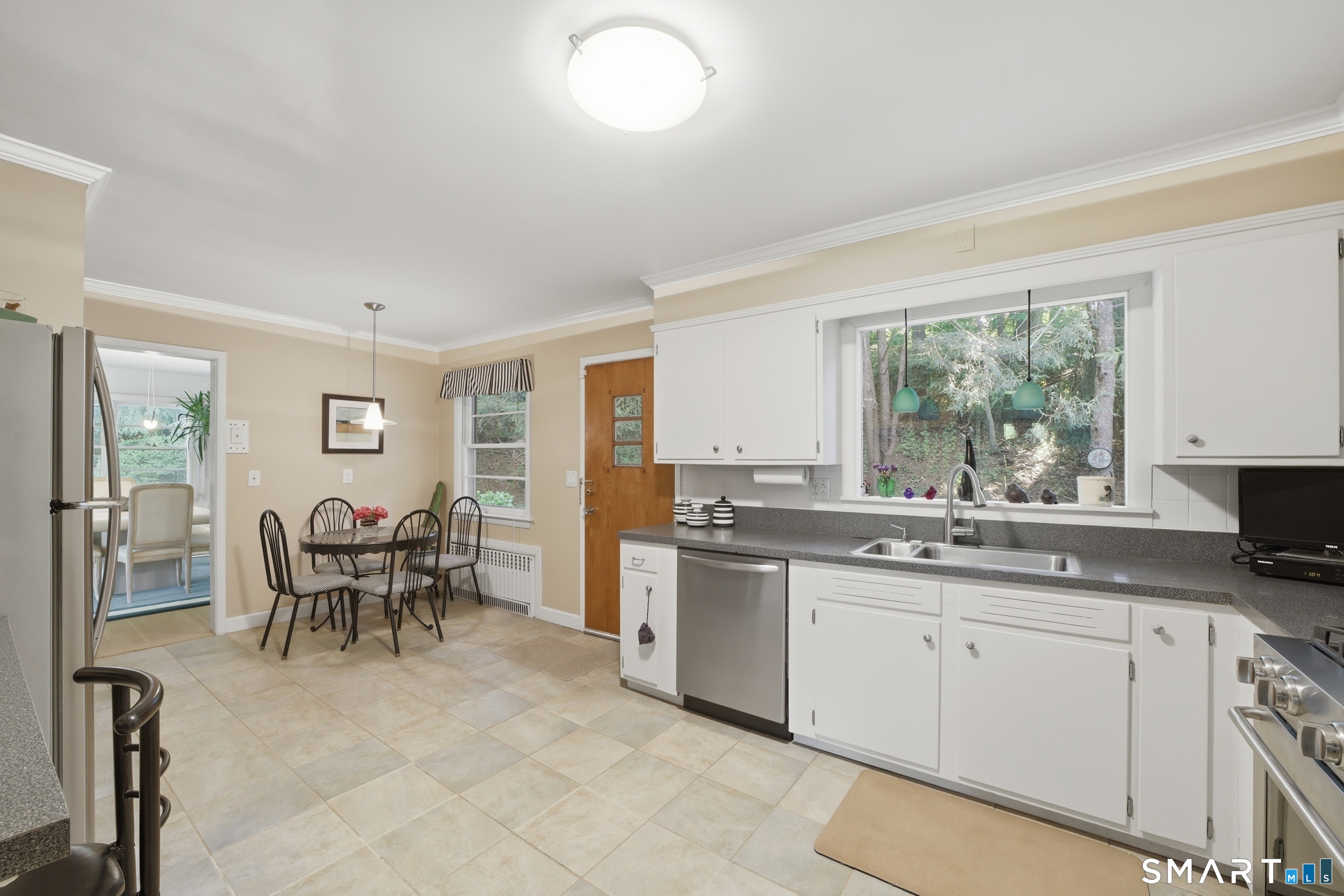 10 Joan Road Stamford, CT 06905 - Photo 11 of 33