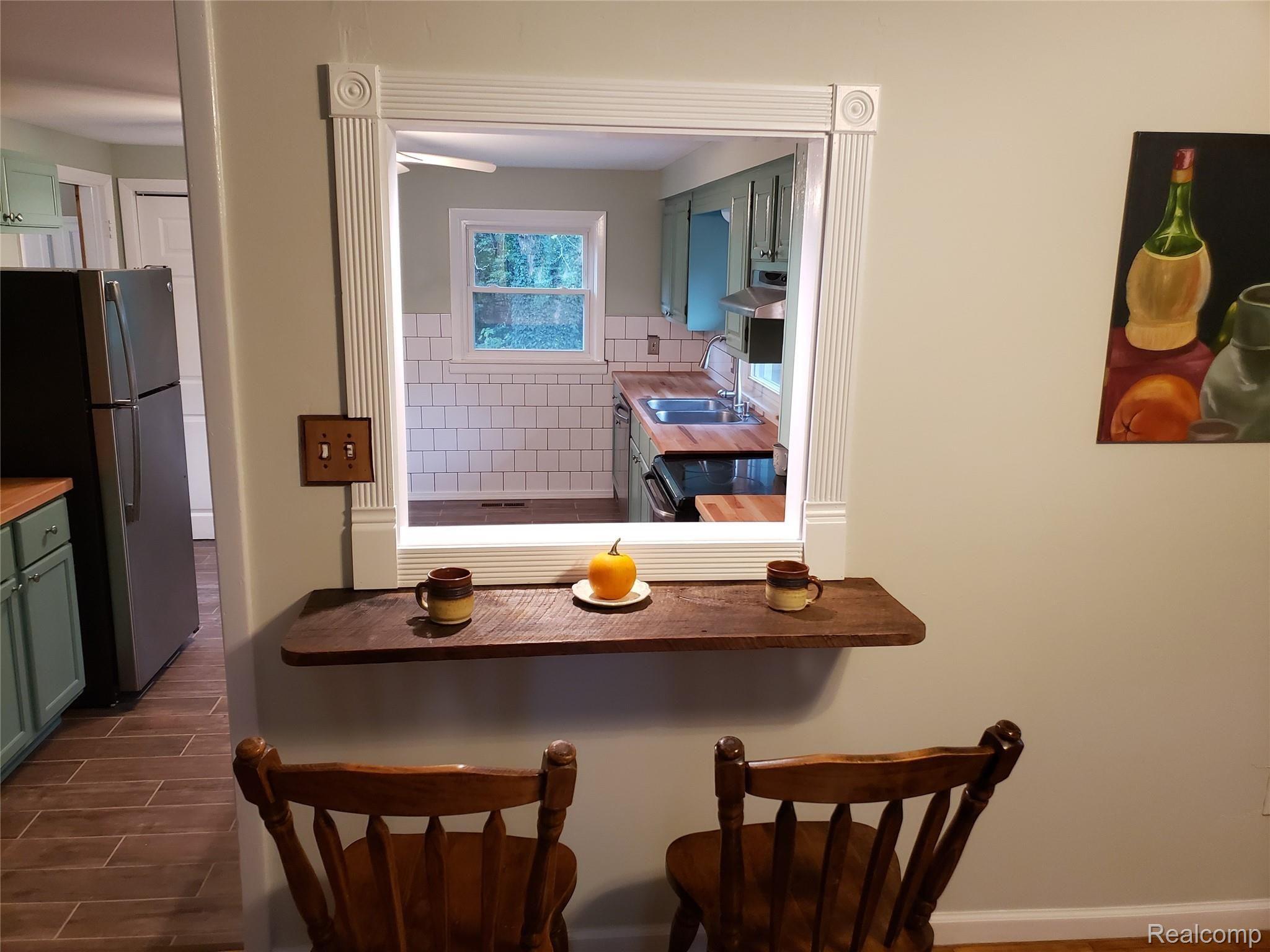 2465 Carpenter Road Lapeer, MI 48446 - Photo 9 of 28 Nice sitting area looking into the kitchen