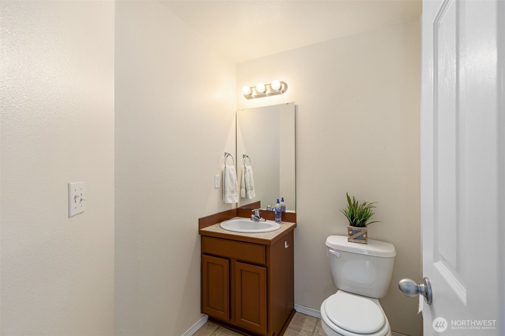 4474 Woods Road East Port Orchard, WA 98366 - Photo 20 of 34 Gallery Image 20