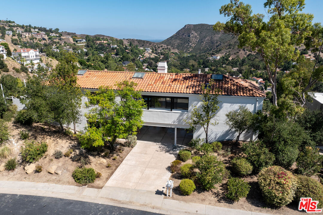 14 Stallion Road Bell Canyon, CA 91307 - Photo 2 of 41 Gallery Image 2