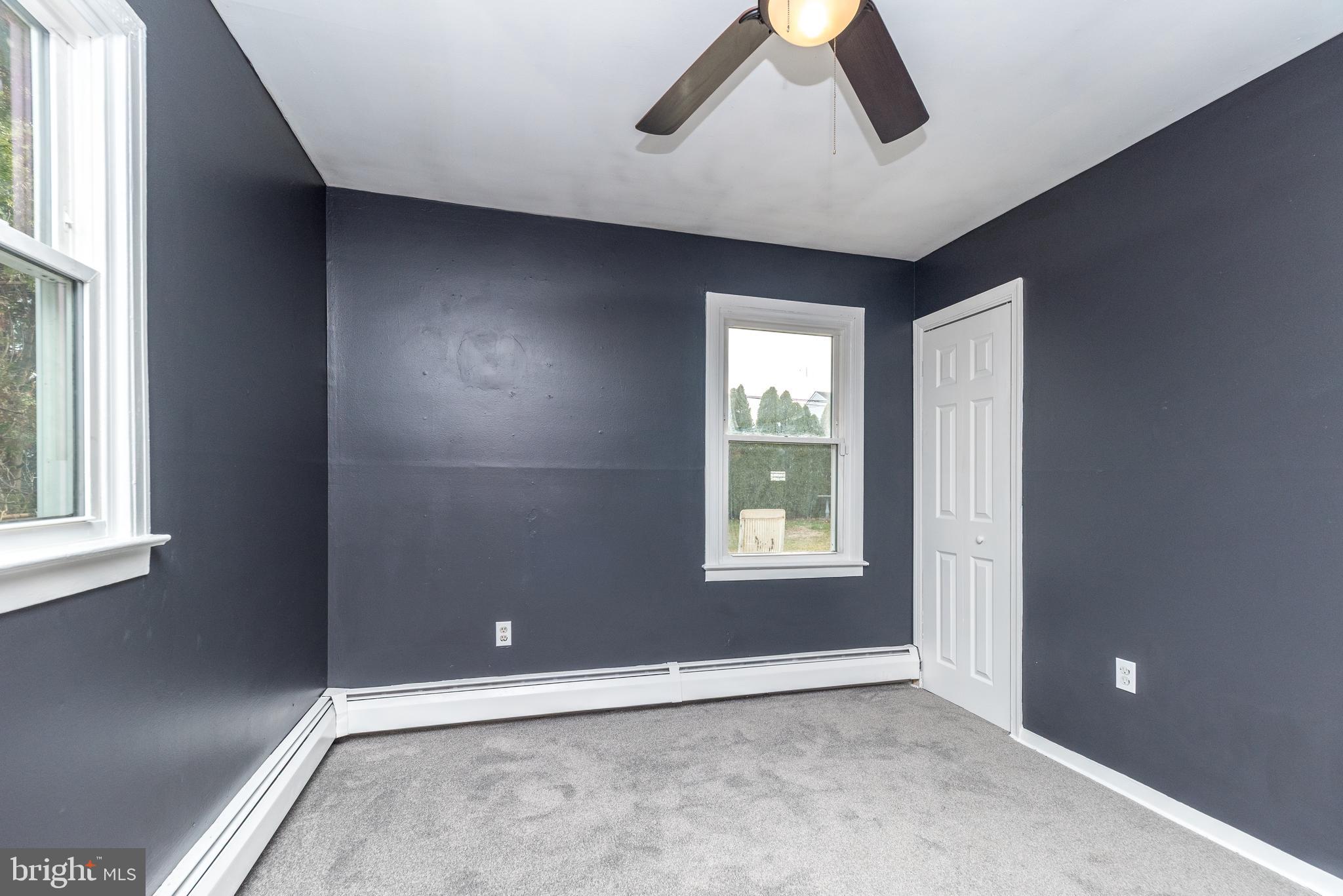 1000 Stephen Avenue Croydon, PA 19021 - Photo 6 of 20 an empty room with windows and closet