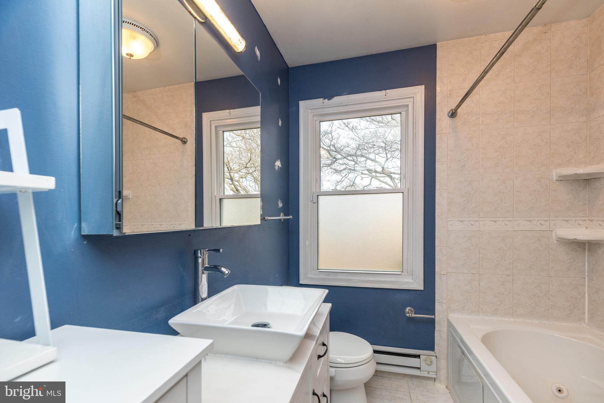 1000 Stephen Avenue Croydon, PA 19021 - Photo 9 of 20 a bathroom with a sink a toilet and bathtub