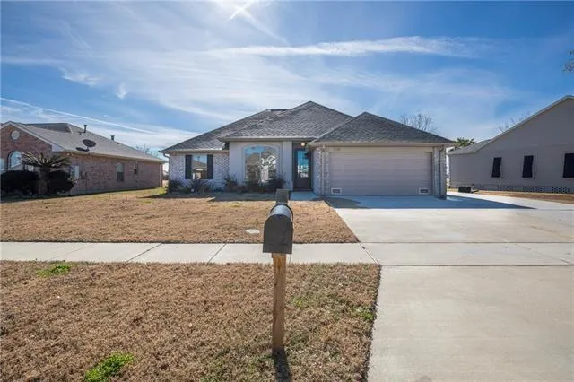 $340,000 | 2381 Country Club Drive, Laplace, LA 70068