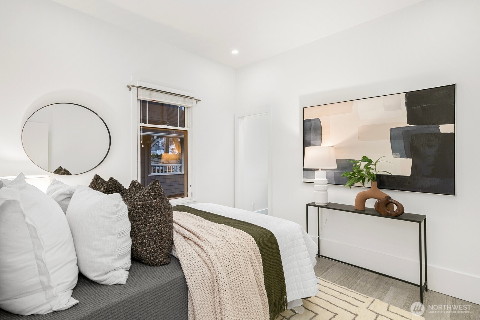 210 West McGraw Street Seattle, WA 98119 - Photo 15 of 31