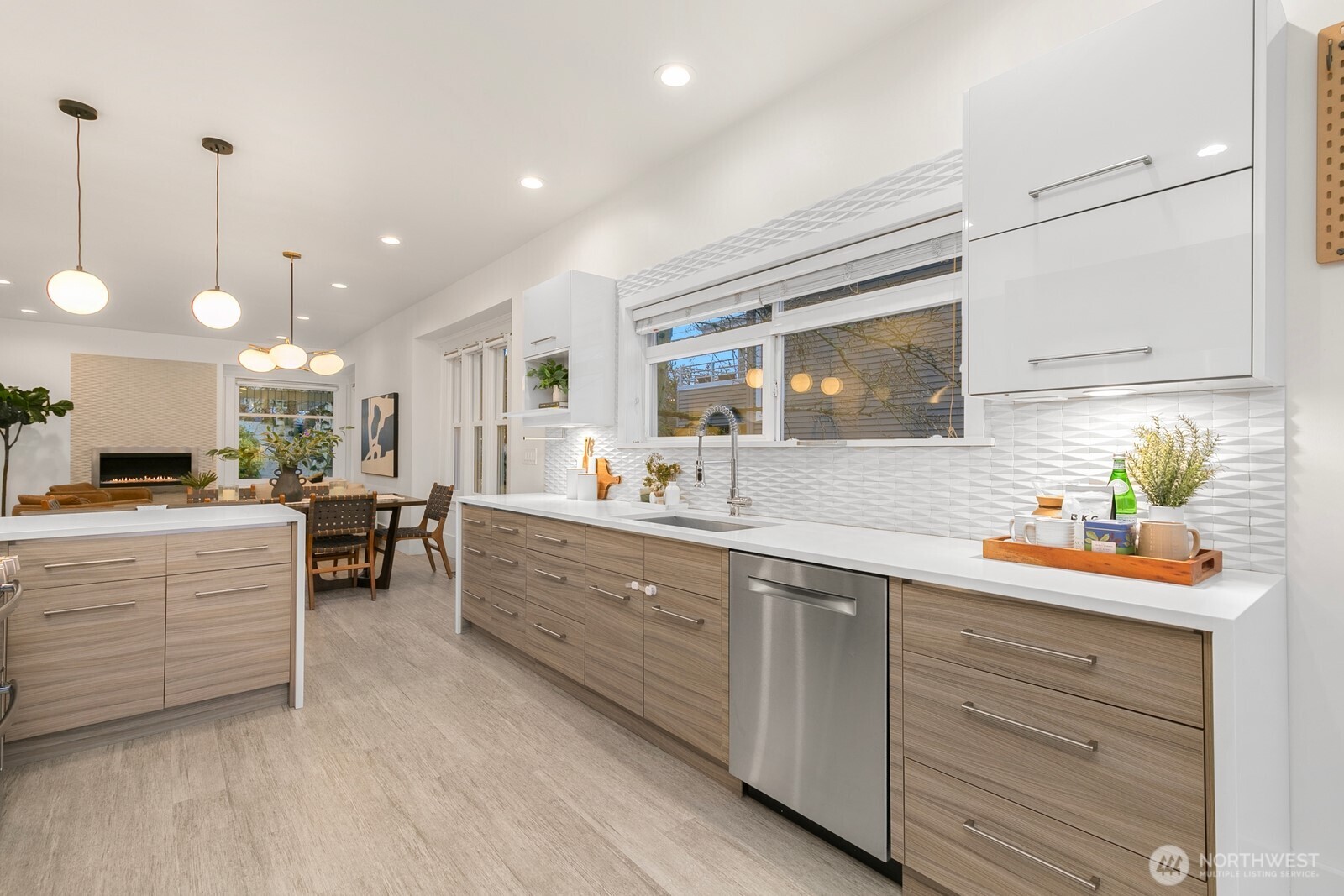 210 West McGraw Street Seattle, WA 98119 - Photo 10 of 31