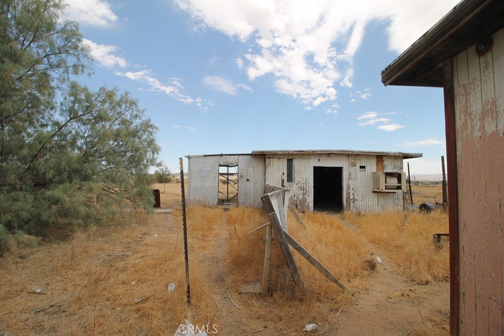 21212 Rainbow Road Hinkley, CA 92347 - Photo 21 of 32