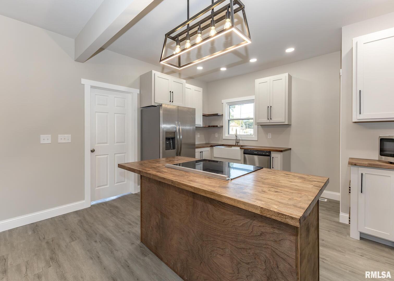 924 North 3rd Street Clinton, IA 52732 - Photo 12 of 33