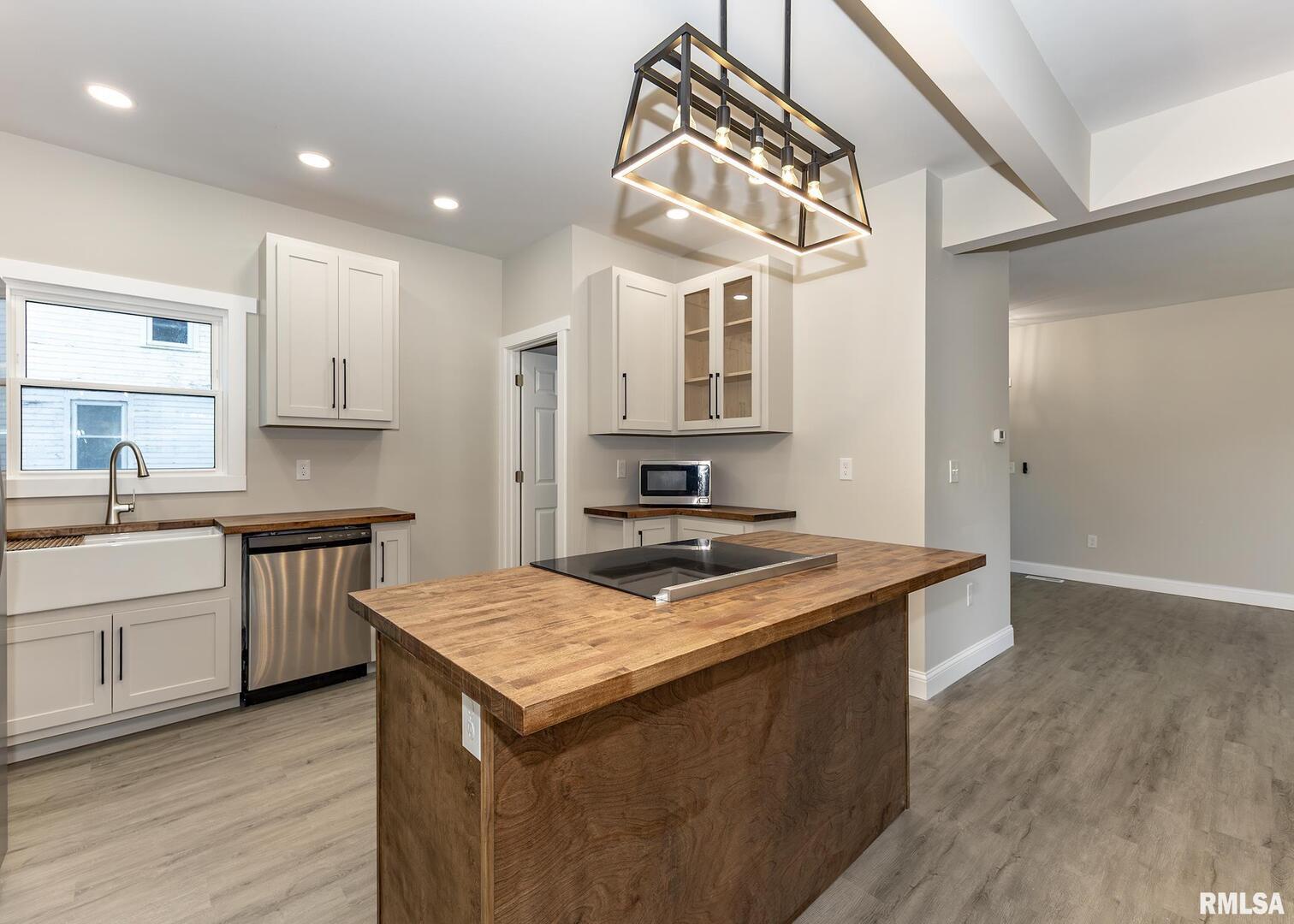 924 North 3rd Street Clinton, IA 52732 - Photo 13 of 33