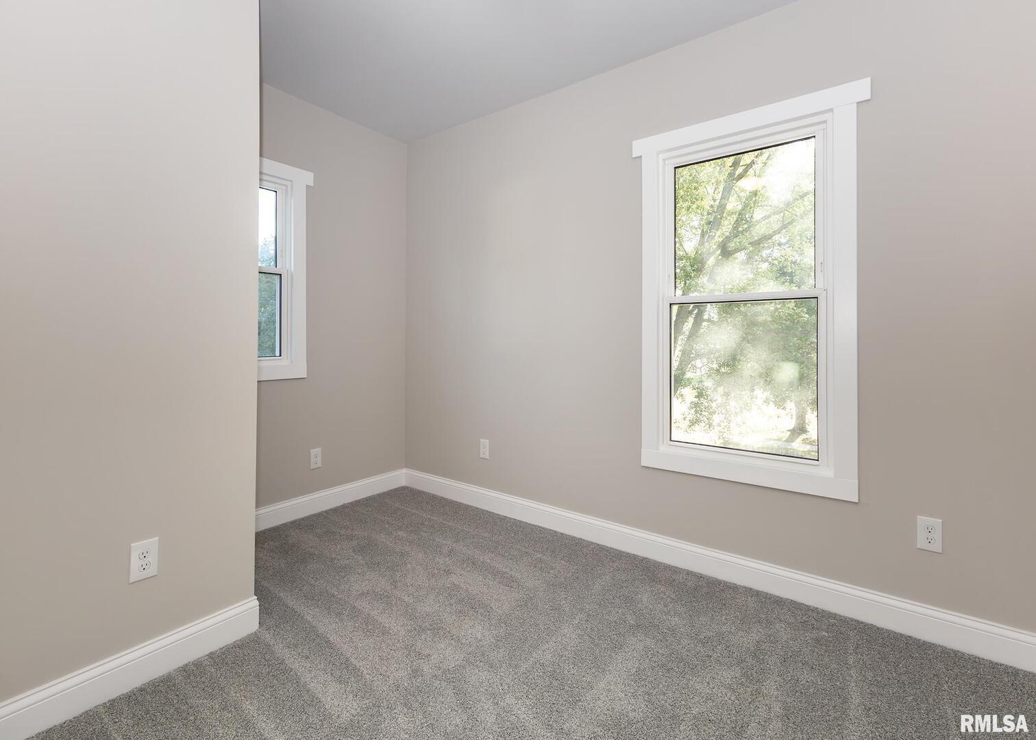 924 North 3rd Street Clinton, IA 52732 - Photo 21 of 33