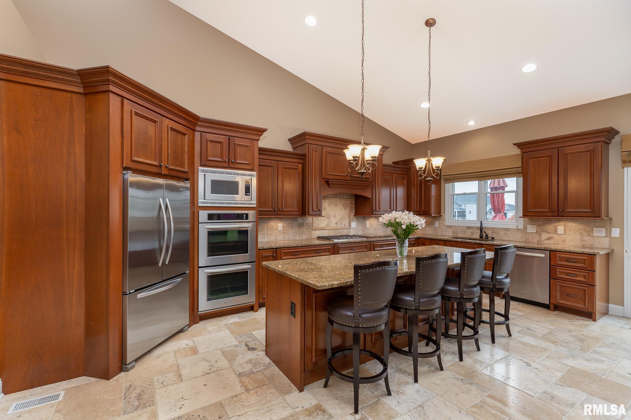 3214 Westminster Road Bettendorf, IA 52722 - Photo 11 of 44 Gallery Image 11
