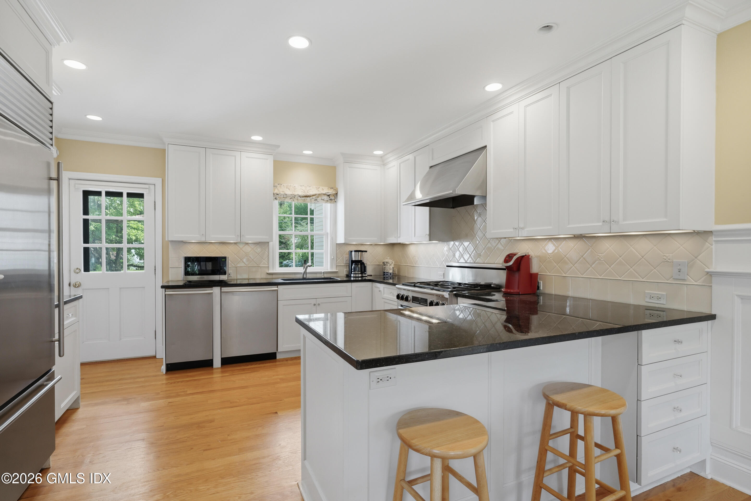 35 Owenoke Way Riverside, CT 06878 - Photo 13 of 33 DSC01204_1