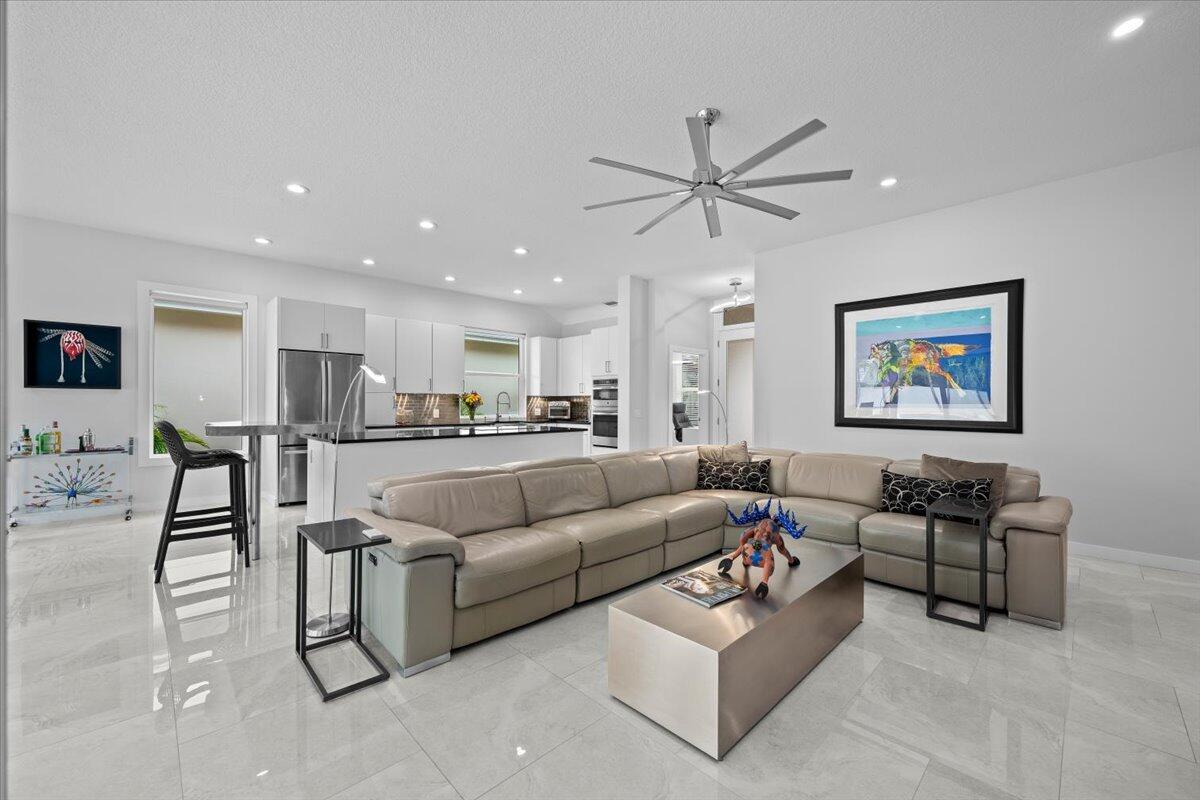 169 Hampton Circle Jupiter, FL 33458 - Photo 10 of 30 169 Hampton Circle