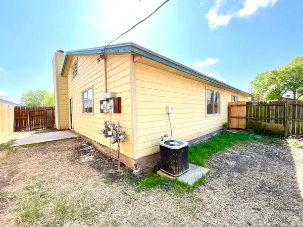 $999 | 5619 Lochmoor, San Antonio, TX 78244