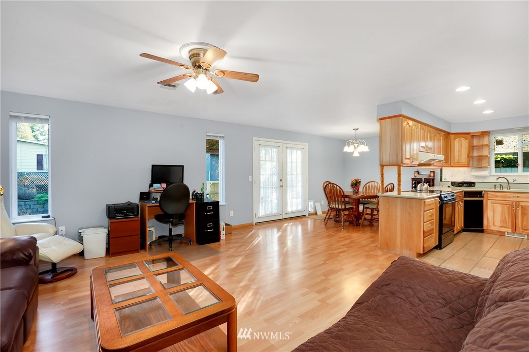 4511 Northeast 17th Street Renton, WA 98059 - Photo 11 of 25 Gallery Image 11