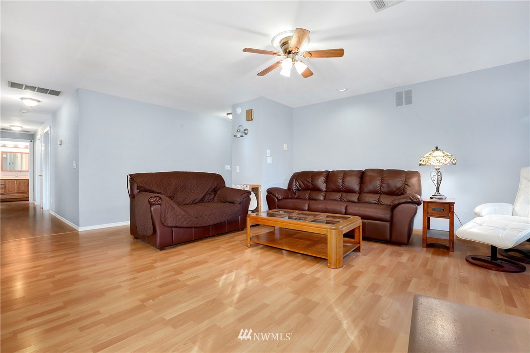 4511 Northeast 17th Street Renton, WA 98059 - Photo 13 of 25 Gallery Image 13