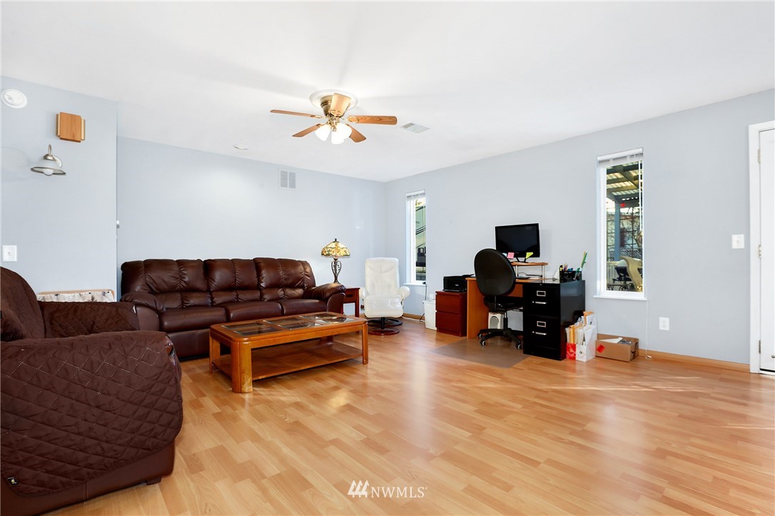 4511 Northeast 17th Street Renton, WA 98059 - Photo 14 of 25 Gallery Image 14