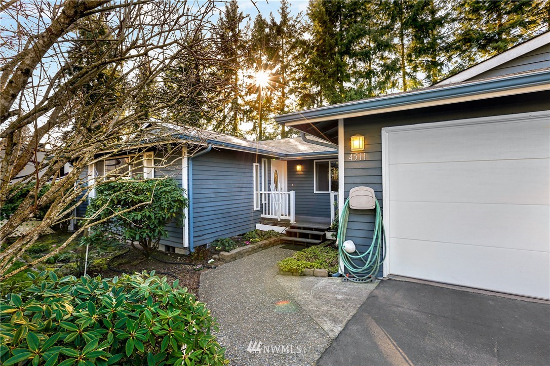 4511 Northeast 17th Street Renton, WA 98059 - Photo 3 of 25 Gallery Image 3