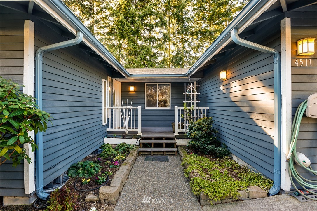 4511 Northeast 17th Street Renton, WA 98059 - Photo 4 of 25 Gallery Image 4