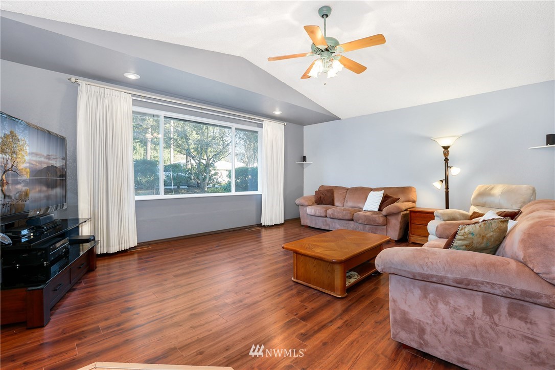 4511 Northeast 17th Street Renton, WA 98059 - Photo 5 of 25 Gallery Image 5