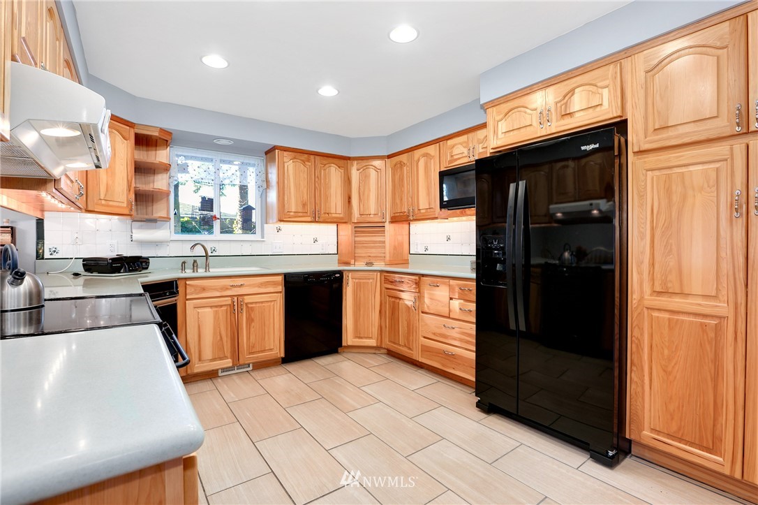 4511 Northeast 17th Street Renton, WA 98059 - Photo 8 of 25 Gallery Image 8