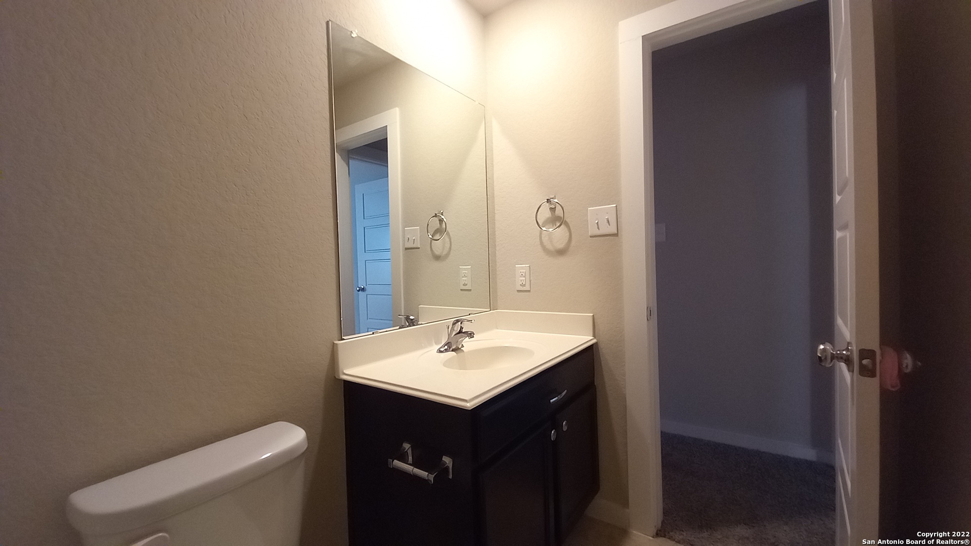 10571 Pablo Way Converse, TX 78109 - Photo 5 of 48 a bathroom with a sink and a toilet