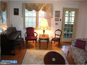 974 Byberry Road Huntingdon Valley, PA 19006 - Photo 5 of 12 Living Room