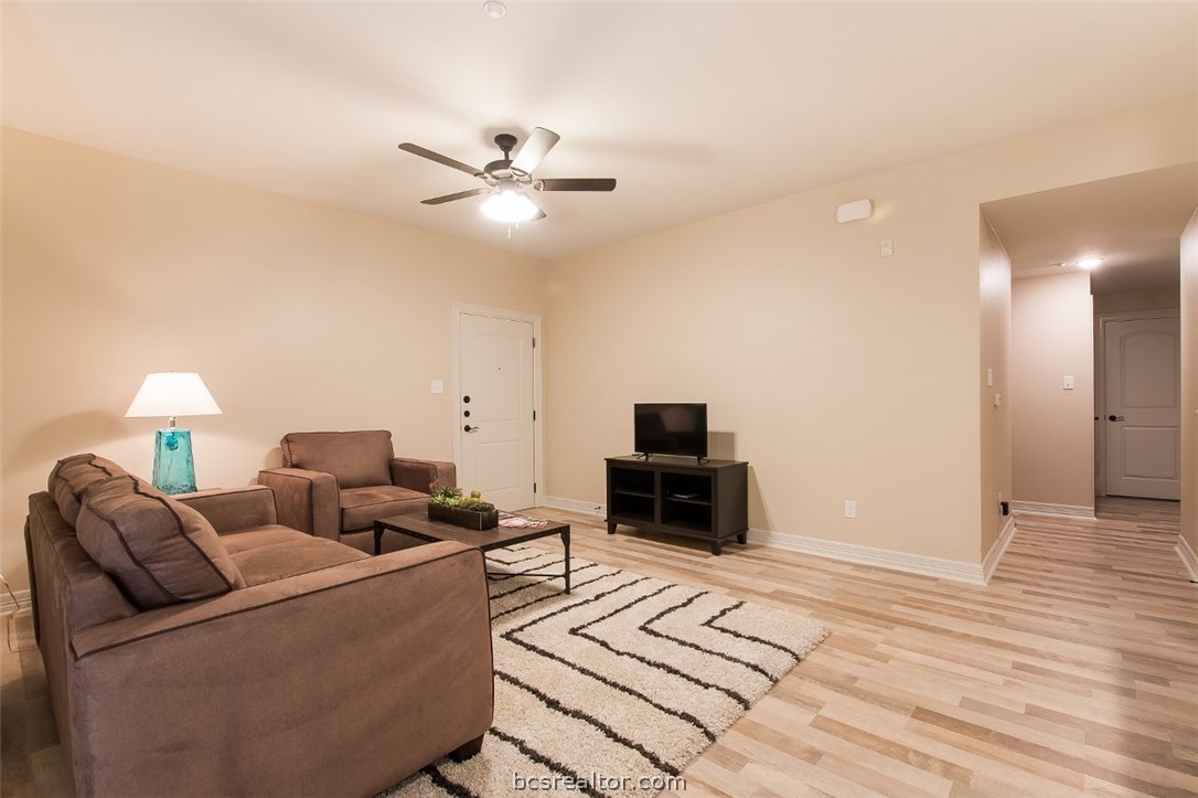 7273 John Sharp Parkway, Unit 1103 Bryan, TX 77807 - Photo 10 of 32