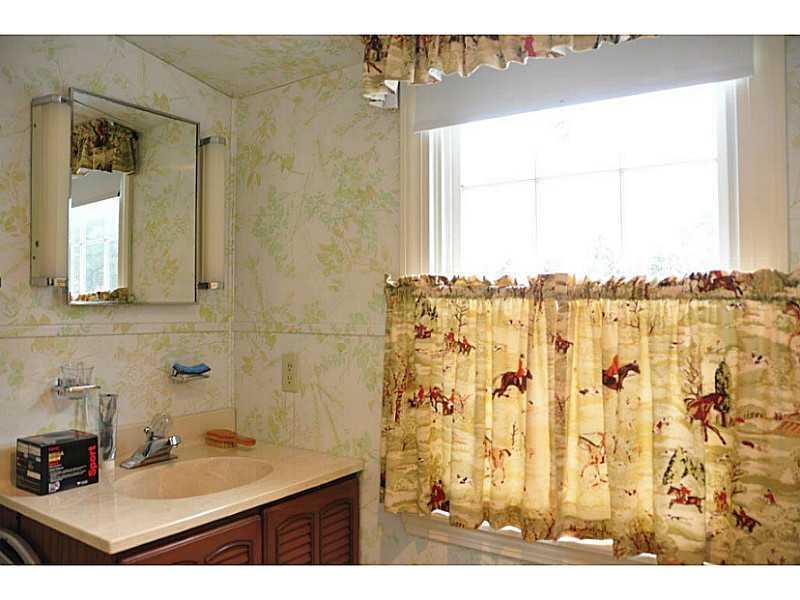 6 Stornoway Road Cumberland, ME 04110 - Photo 15 of 31 Bathroom.