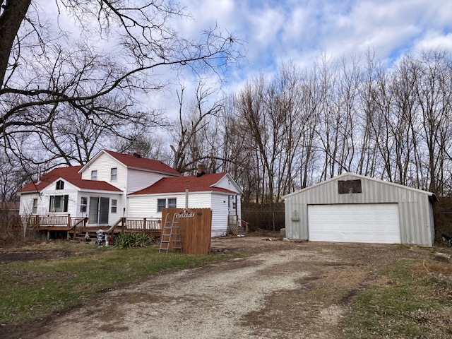 23424 West Coal City Road Wilmington, IL 60481 - Photo 1 of 15 a front view of a house with a yard and garage