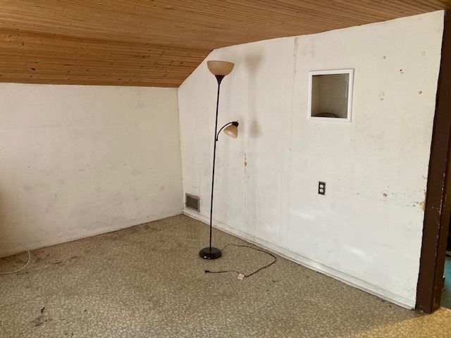 23424 West Coal City Road Wilmington, IL 60481 - Photo 14 of 15 a bathroom with a shower