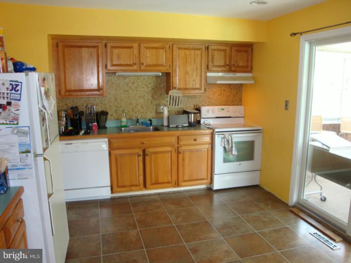 1353 Ridgeview Circle Downingtown, PA 19335 - Photo 2 of 9 Gallery Image 2