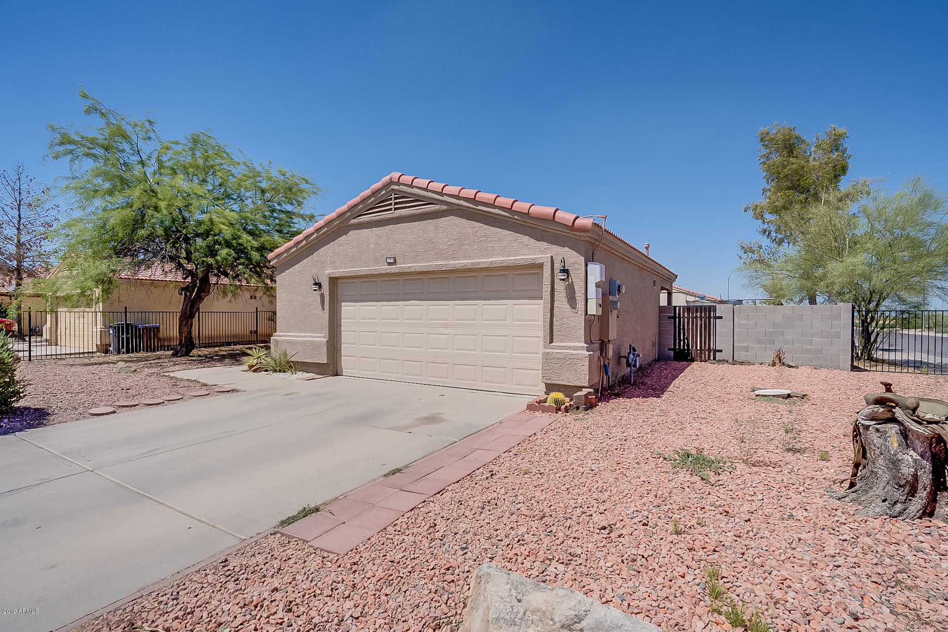 195 South Picacho Heights Road Eloy, AZ 85131 - Photo 3 of 42 2 Car Garage