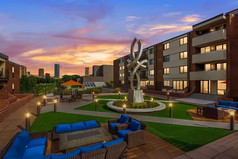 $395,000 | 48 Groveland Terrace, Unit 313, Minneapolis, MN 55403