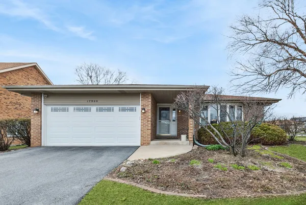 $299,900 | 17900 Poplar Lane, Country Club Hills, IL 60478