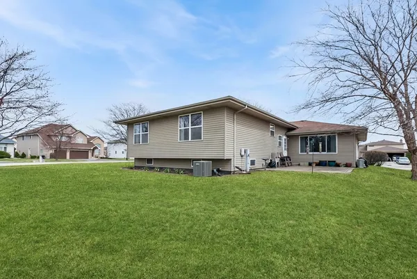 $299,900 | 17900 Poplar Lane, Country Club Hills, IL 60478