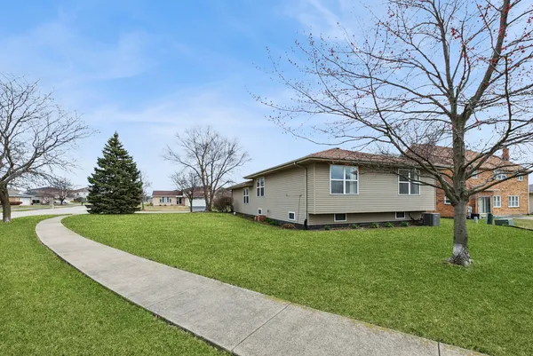 $299,900 | 17900 Poplar Lane, Country Club Hills, IL 60478