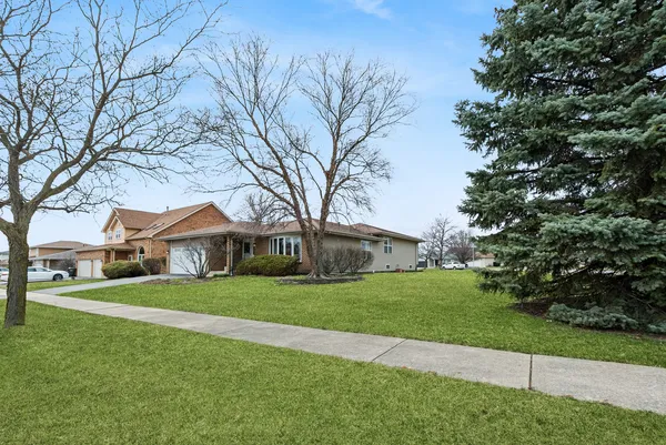 $299,900 | 17900 Poplar Lane, Country Club Hills, IL 60478
