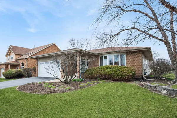 $299,900 | 17900 Poplar Lane, Country Club Hills, IL 60478