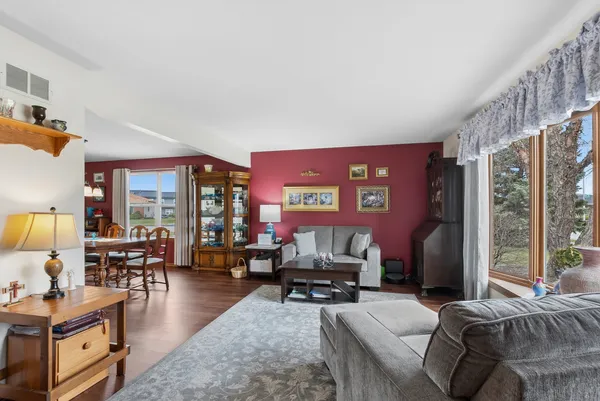 $299,900 | 17900 Poplar Lane, Country Club Hills, IL 60478
