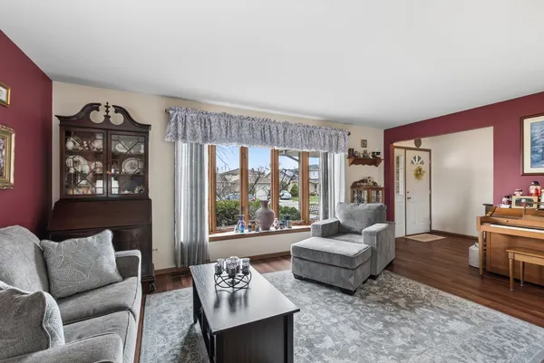 $299,900 | 17900 Poplar Lane, Country Club Hills, IL 60478