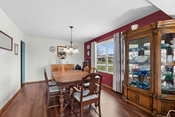 $299,900 | 17900 Poplar Lane, Country Club Hills, IL 60478